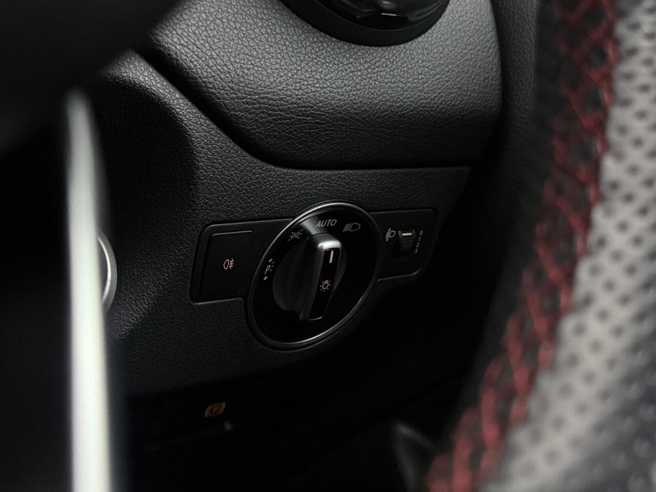 Mercedes-Benz GLA thumbnail Misc Controls
