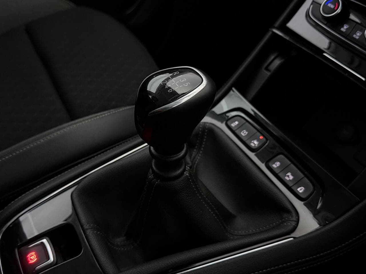 Vauxhall Grandland X thumbnail Interior Front
