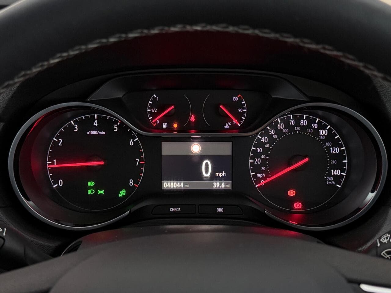 Vauxhall Grandland X thumbnail Driver Instruments