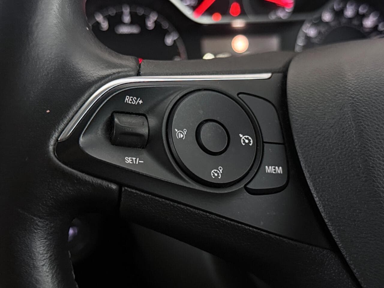 Vauxhall Grandland X thumbnail Misc Controls