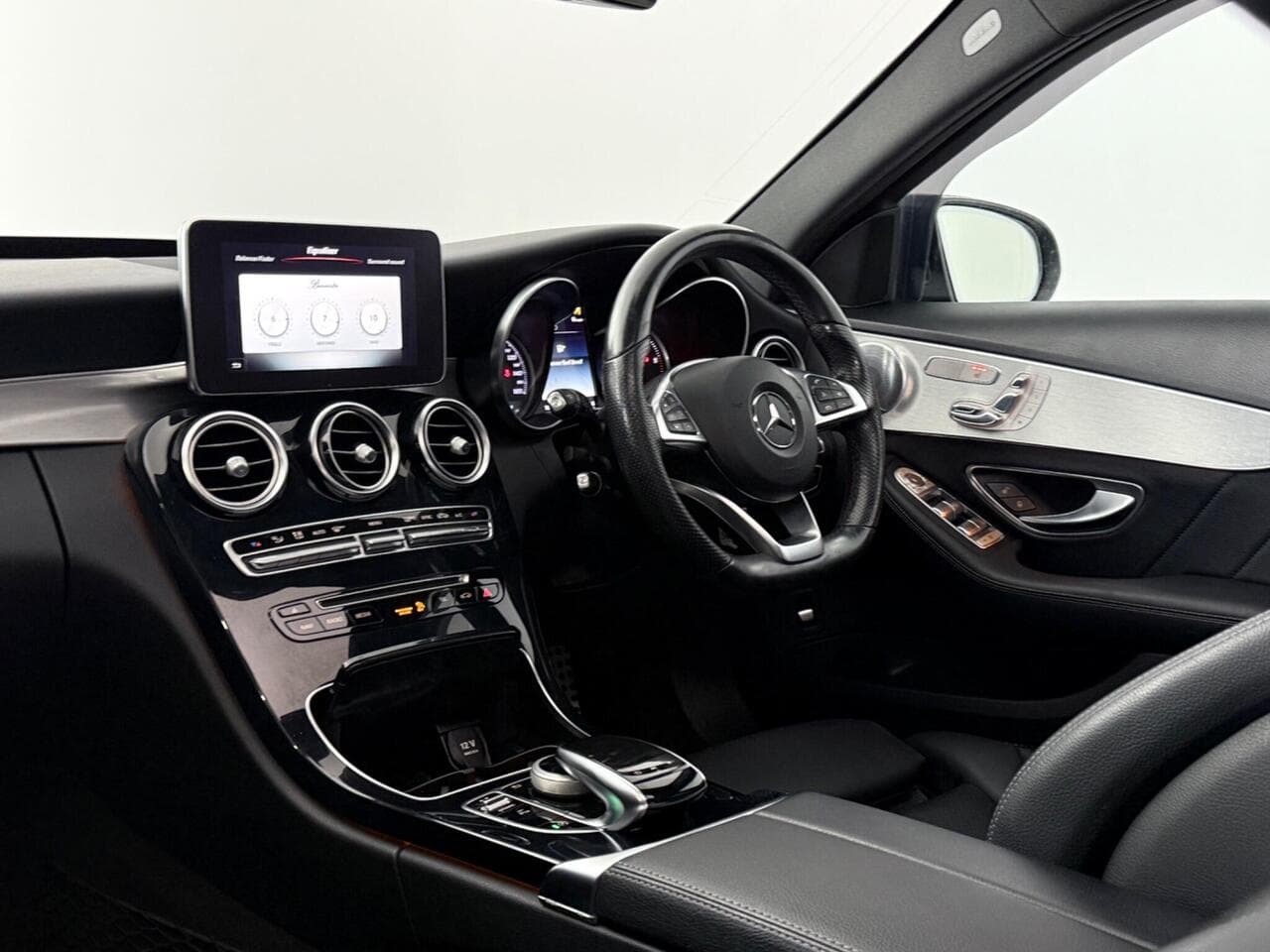 Mercedes-Benz C Class thumbnail Interior Front
