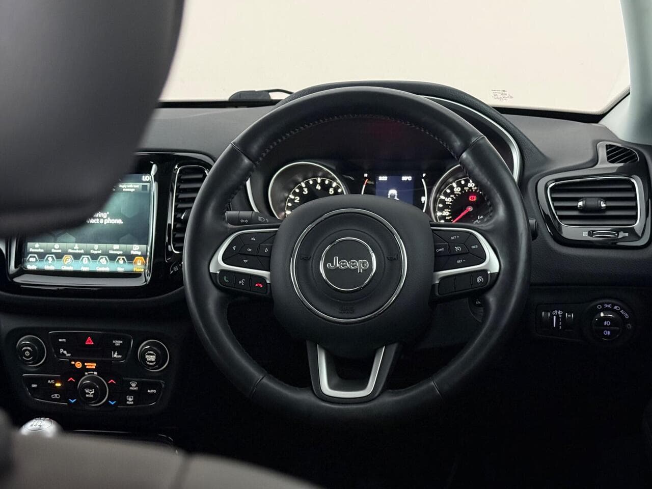 Jeep Compass thumbnail Steering Wheel