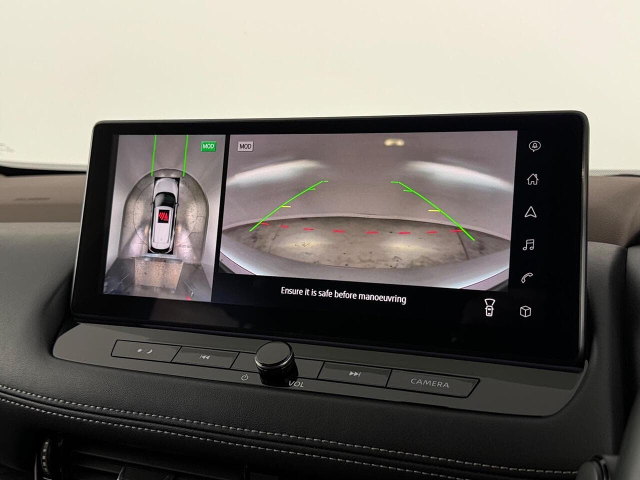 Nissan X-Trail thumbnail Infotainment System