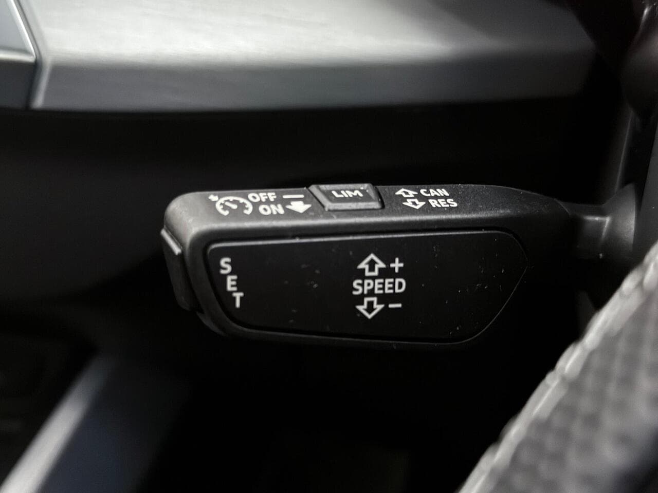 Audi Q2 thumbnail Misc Controls