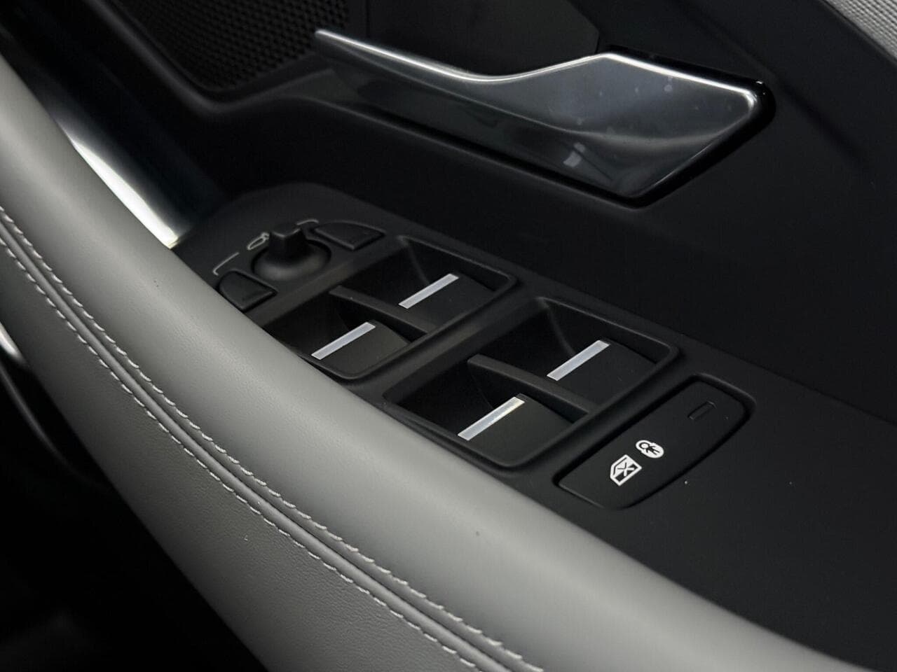 Jaguar E-PACE thumbnail Misc Controls