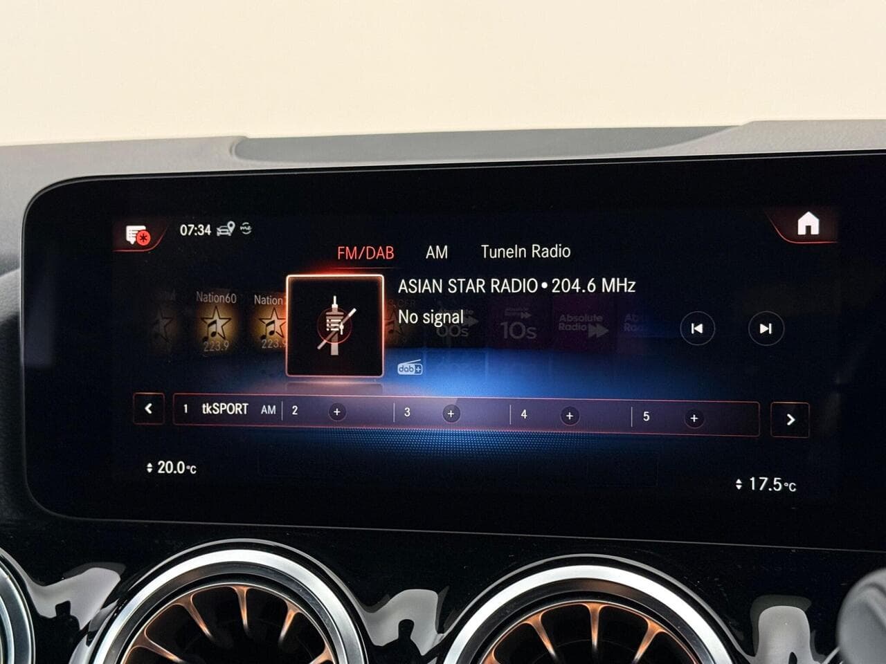 Mercedes-Benz GLA thumbnail Infotainment System