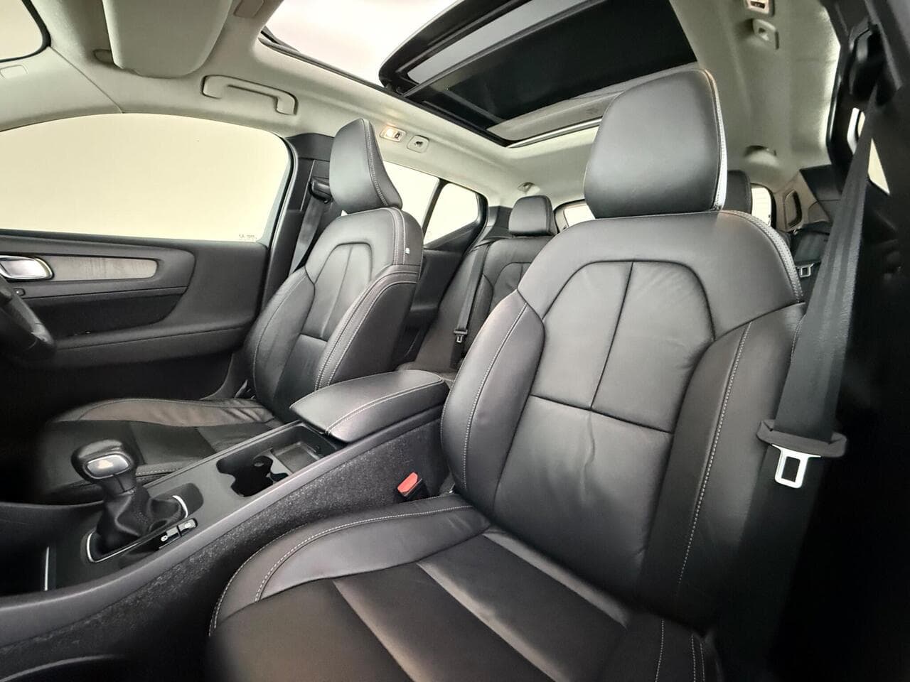 Volvo XC40 thumbnail Seat Front Passenger