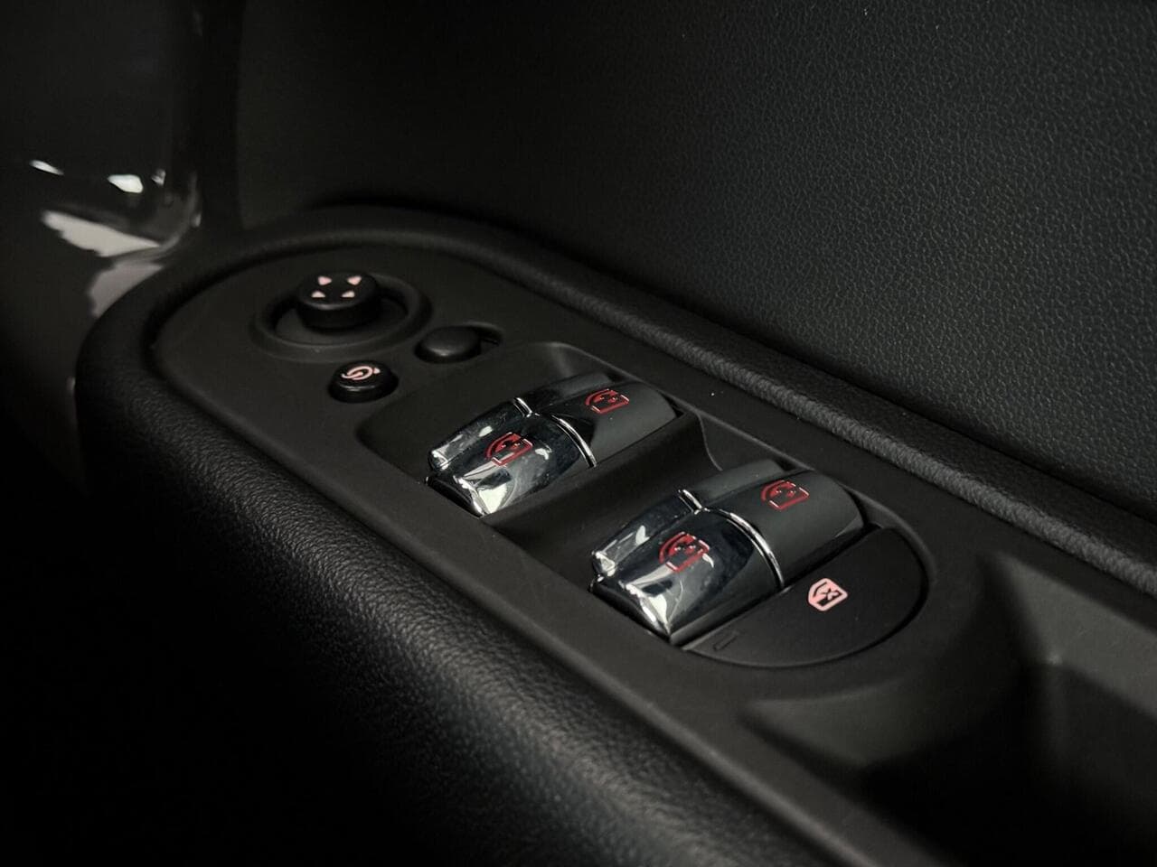 MINI Countryman thumbnail Misc Controls
