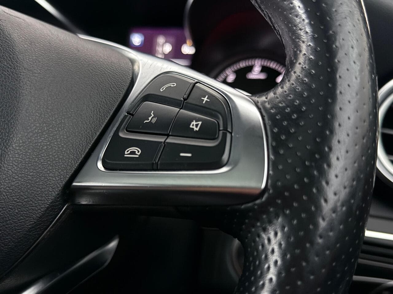 Mercedes-Benz GLC thumbnail Misc Controls