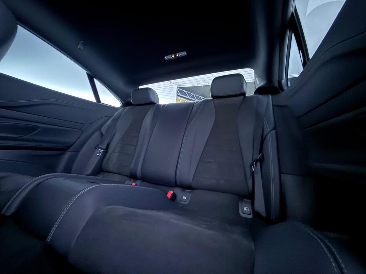 Mercedes-Benz E Class thumbnail Seats Rear