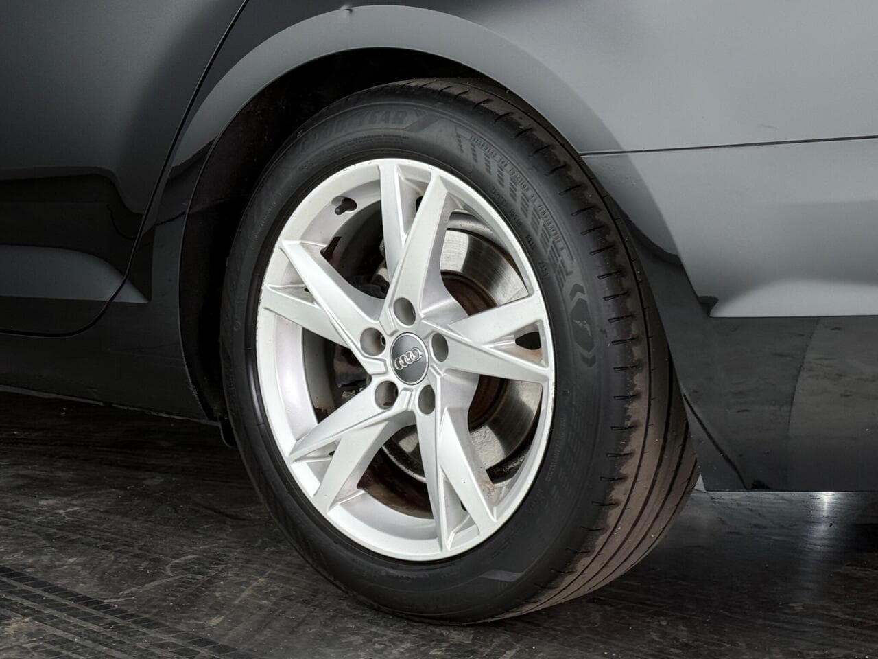Audi A4 thumbnail Wheel