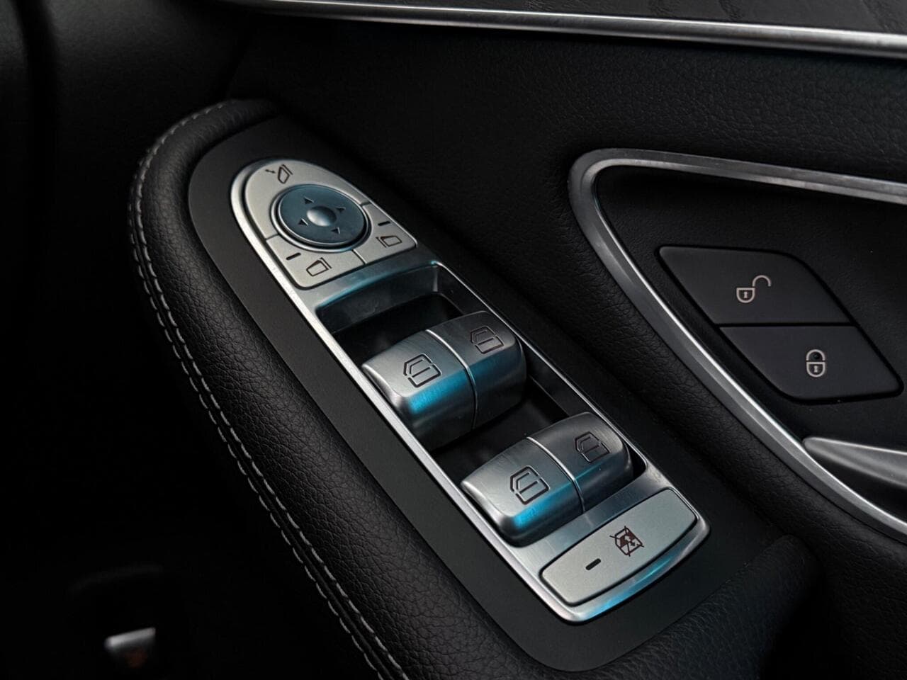 Mercedes-Benz GLC thumbnail Misc Controls