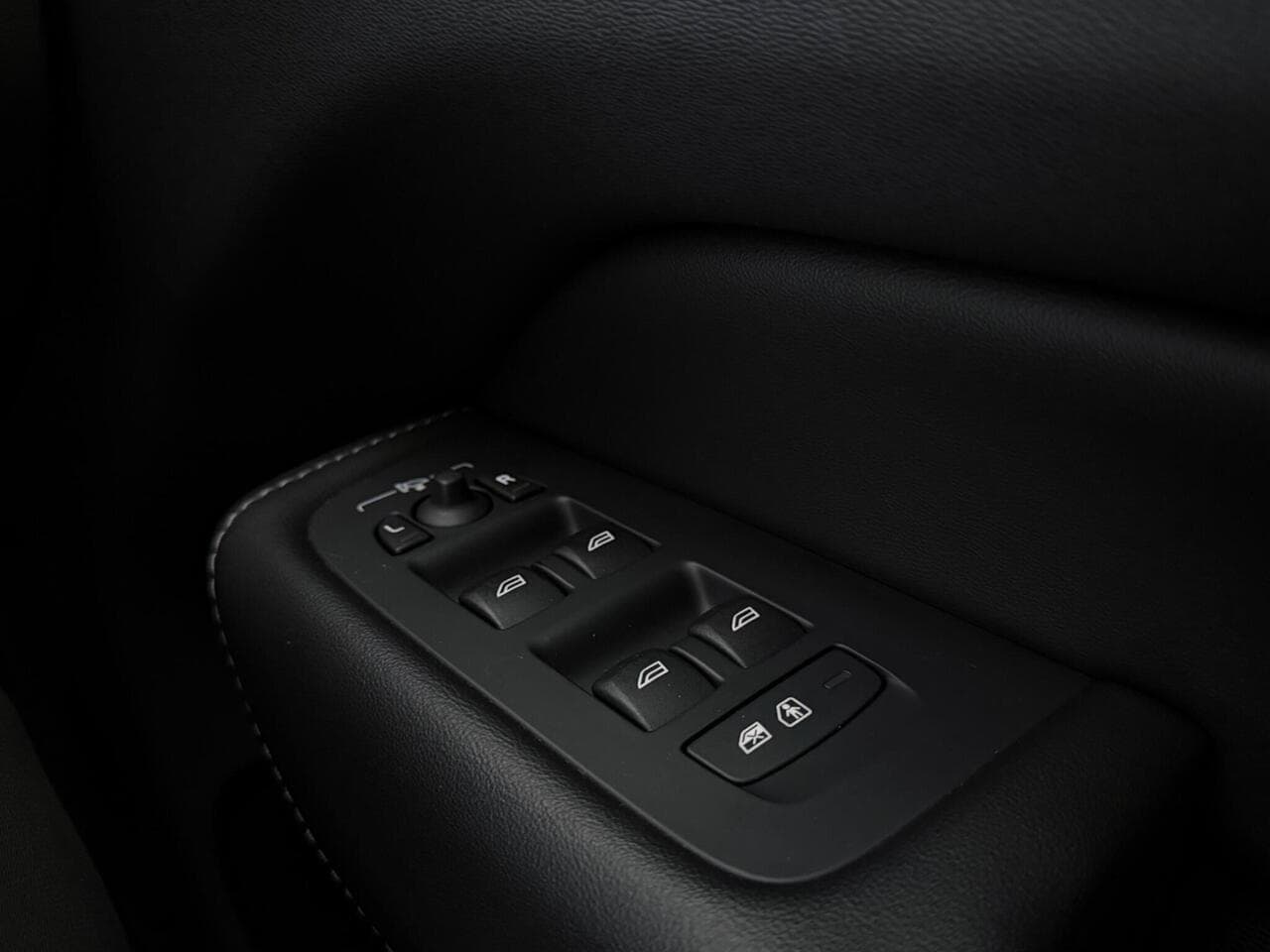 Volvo XC60 thumbnail Misc Controls