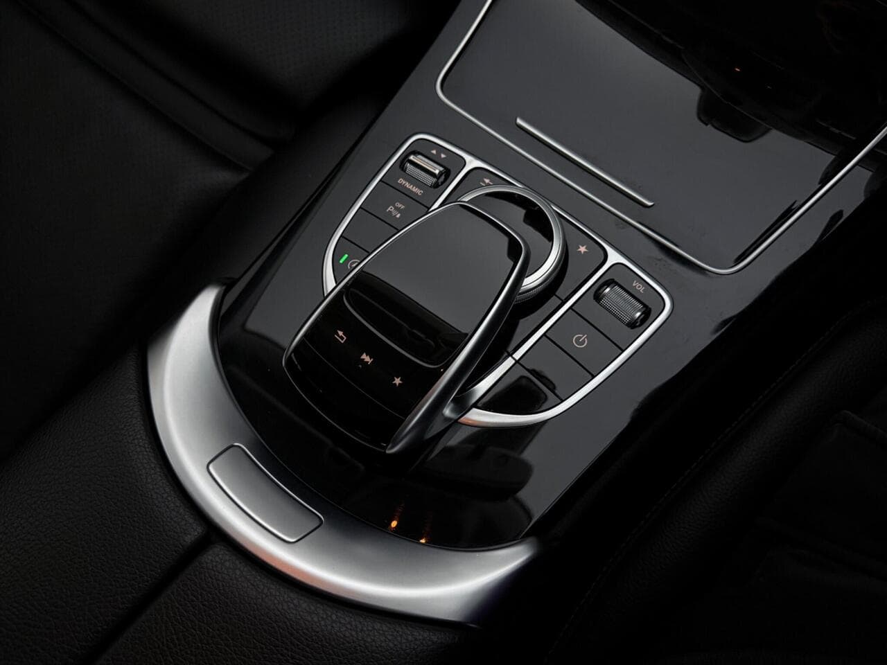 Mercedes-Benz C Class thumbnail Misc Controls