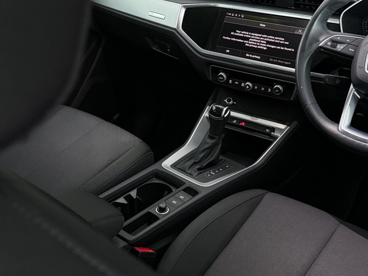 Audi Q3 thumbnail Interior Front