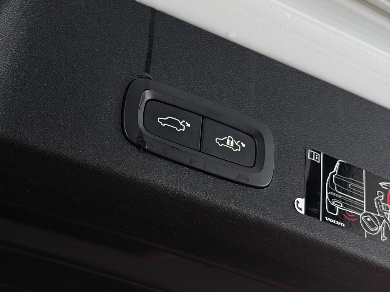 Volvo XC40 thumbnail Misc Controls