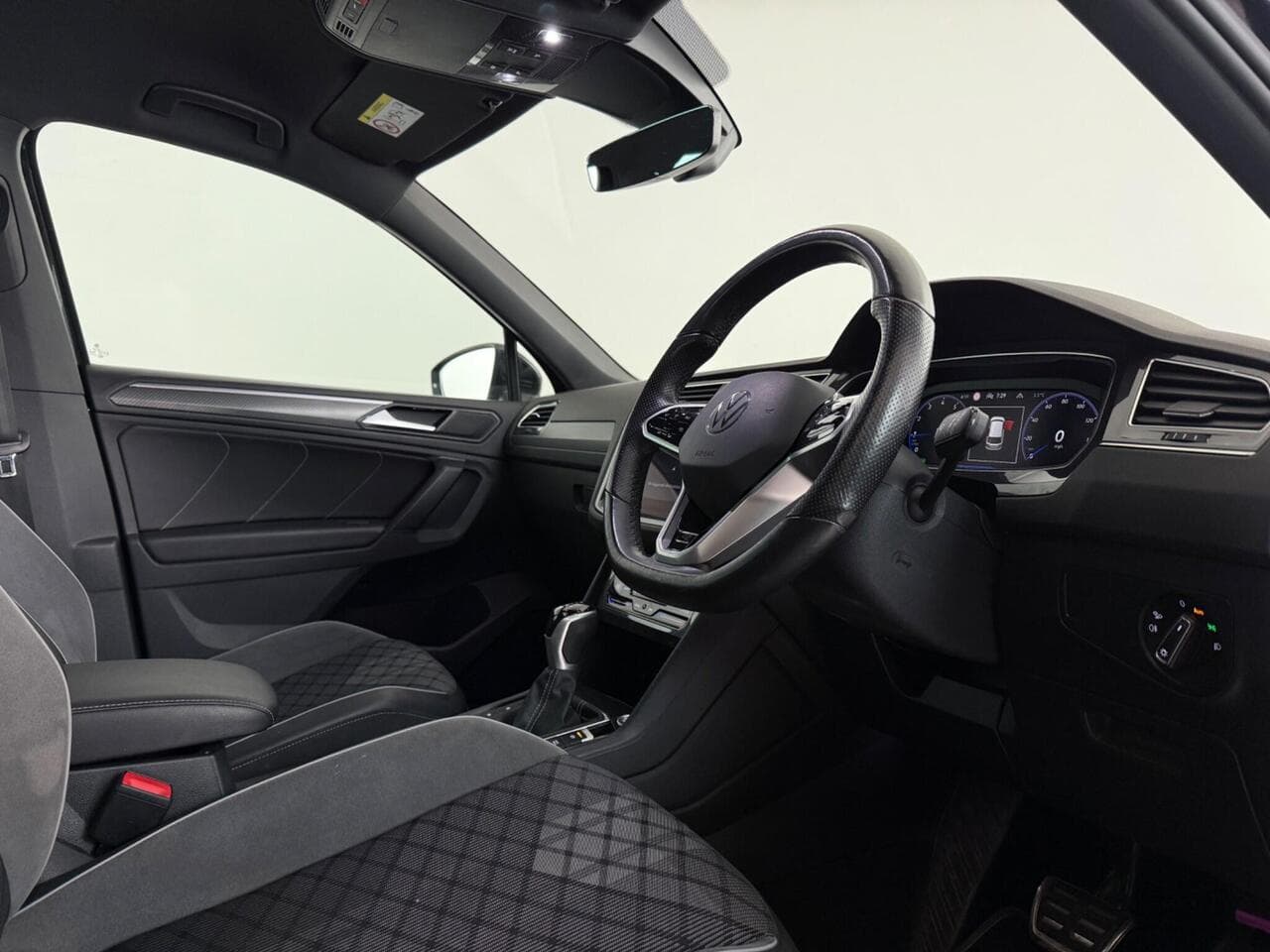 Volkswagen Tiguan thumbnail Seat Driver