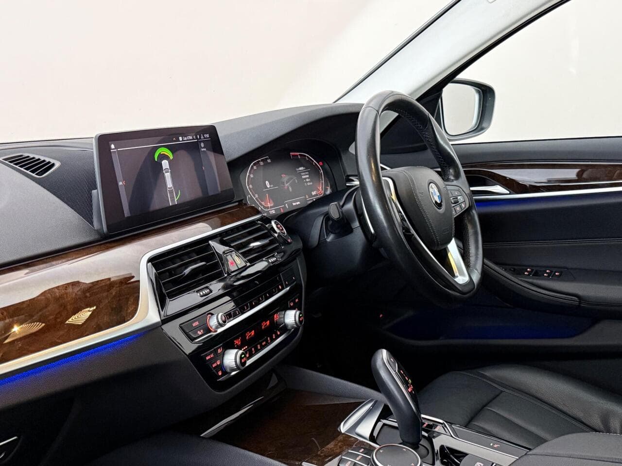 BMW 5 Series thumbnail Interior Front