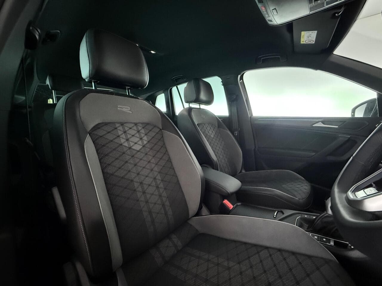 Volkswagen Tiguan thumbnail Seat Driver