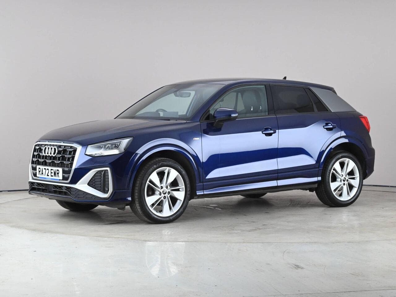 Audi Q2 thumbnail Front Left