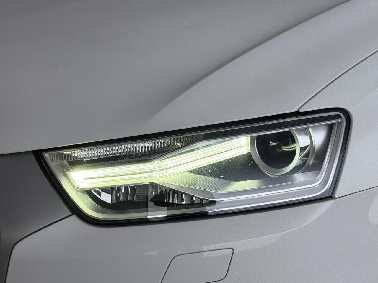 Audi Q3 thumbnail Lights Front