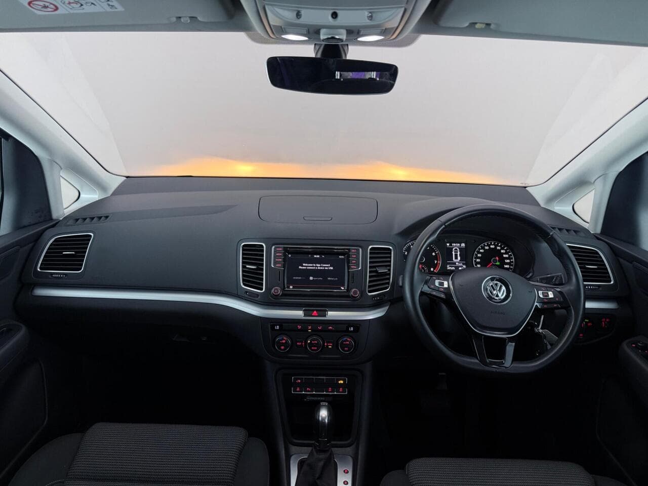 Volkswagen Sharan thumbnail Interior Front