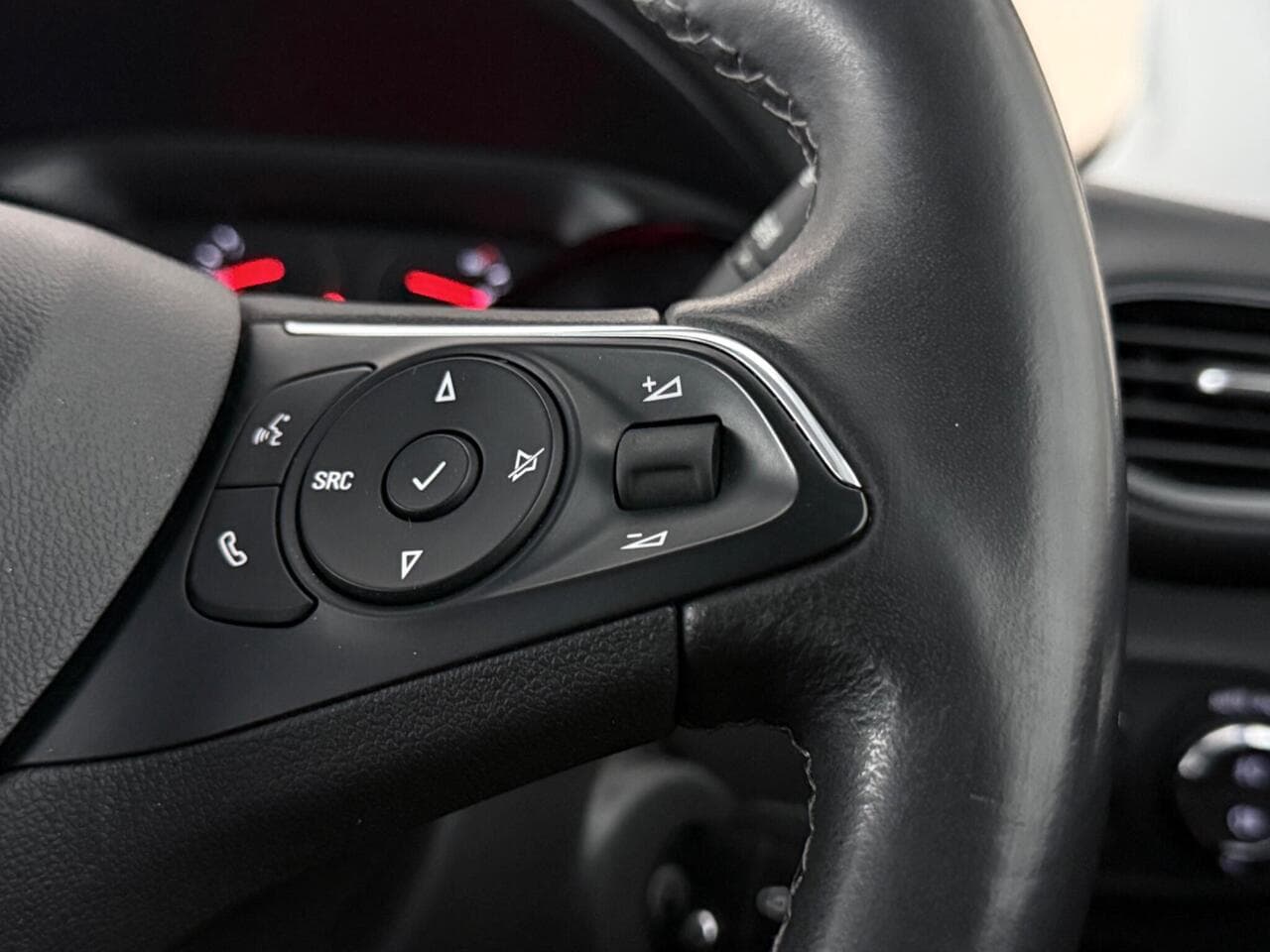 Vauxhall Crossland X thumbnail Misc Controls
