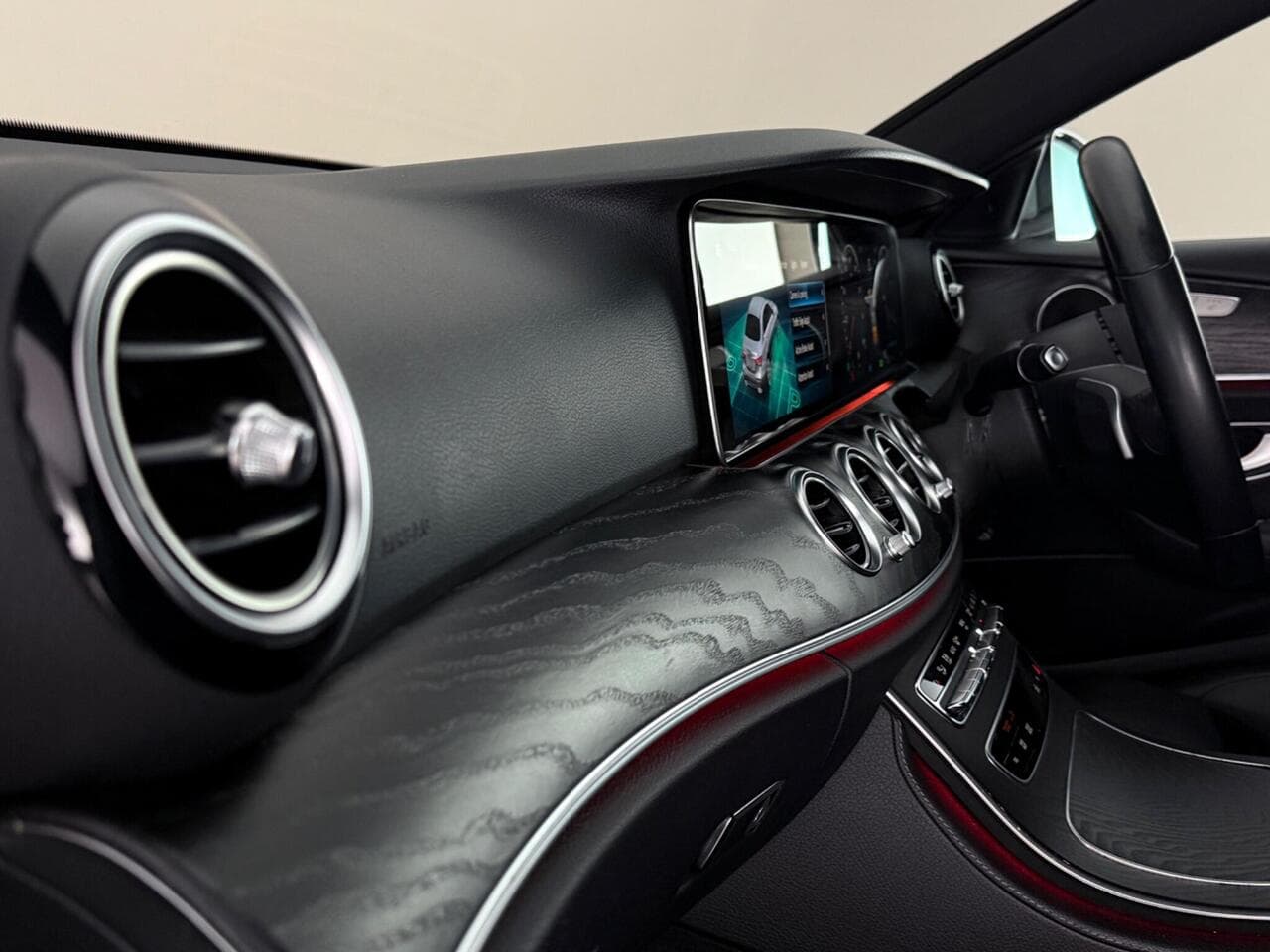 Mercedes-Benz E Class thumbnail Interior Front