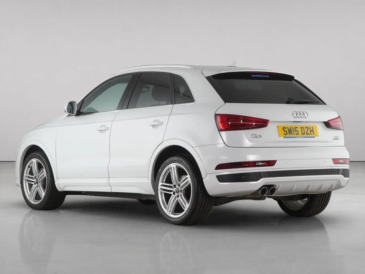 Audi Q3 thumbnail Rear Left