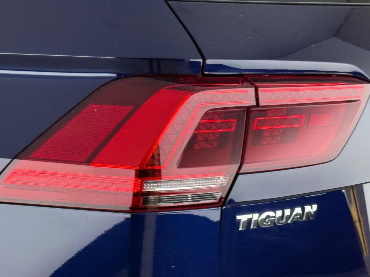 Volkswagen Tiguan thumbnail Lights Rear
