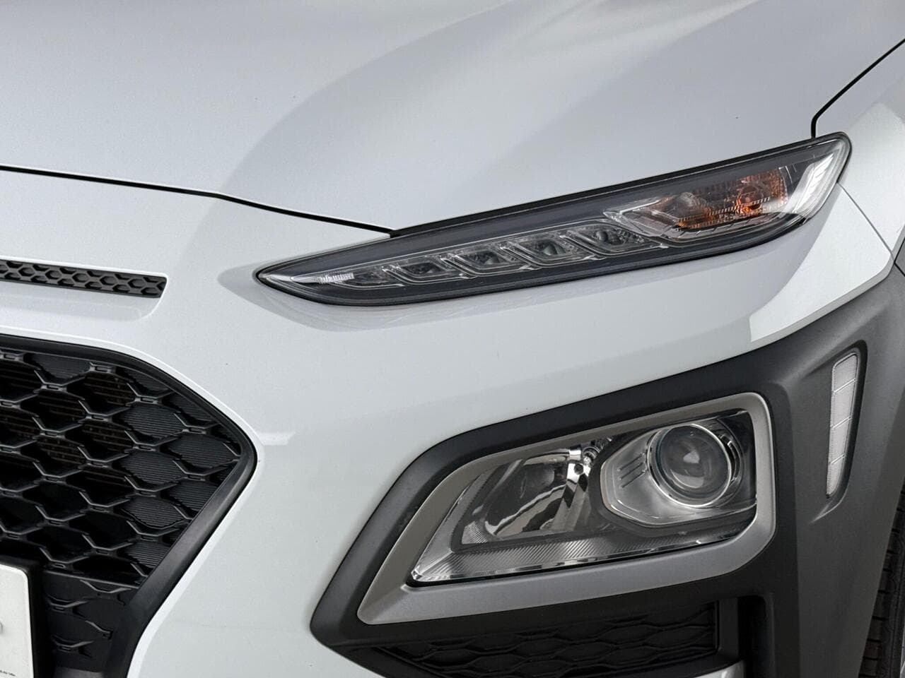 Hyundai KONA thumbnail Lights Front