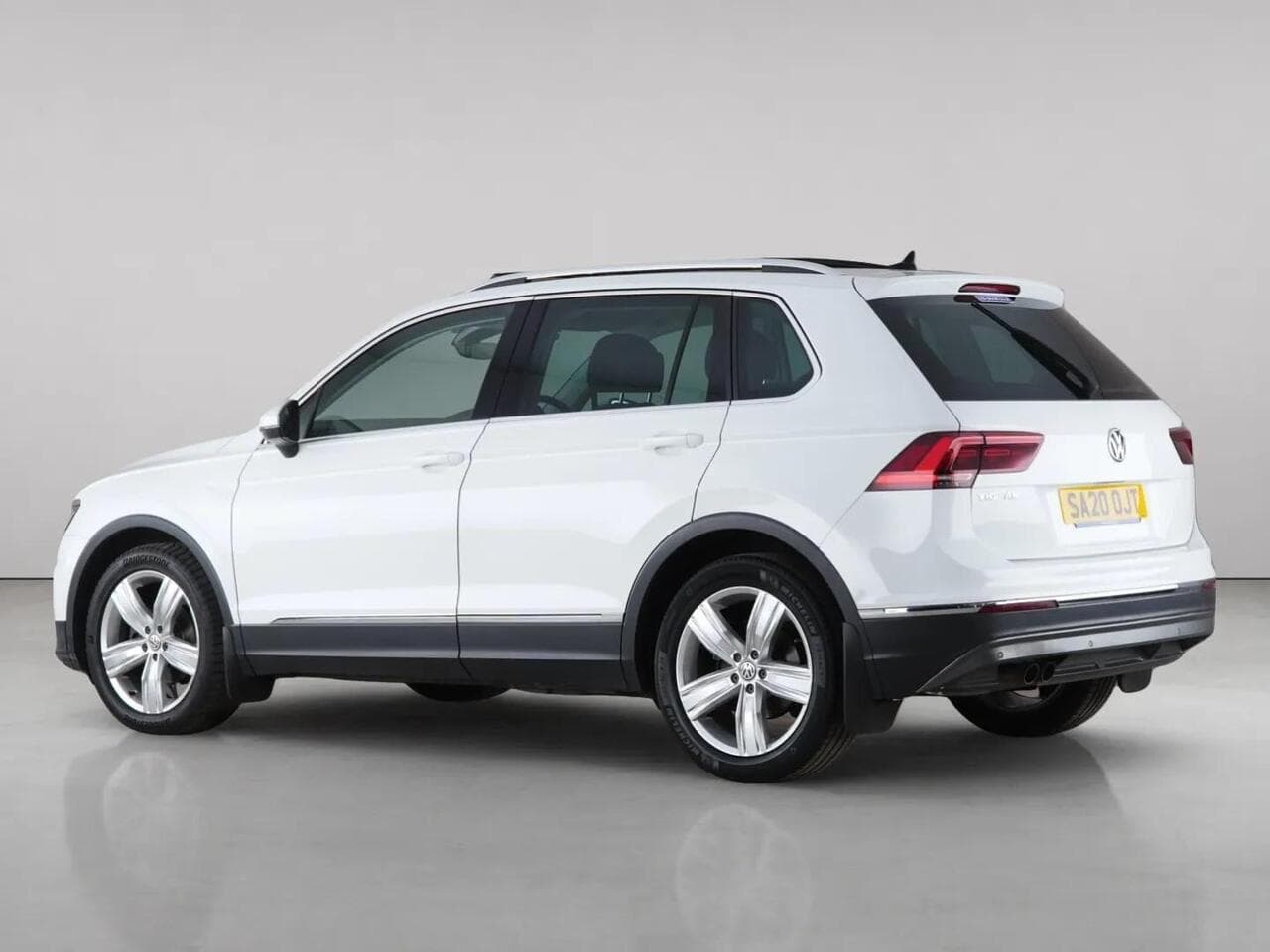Volkswagen Tiguan thumbnail Rear Left