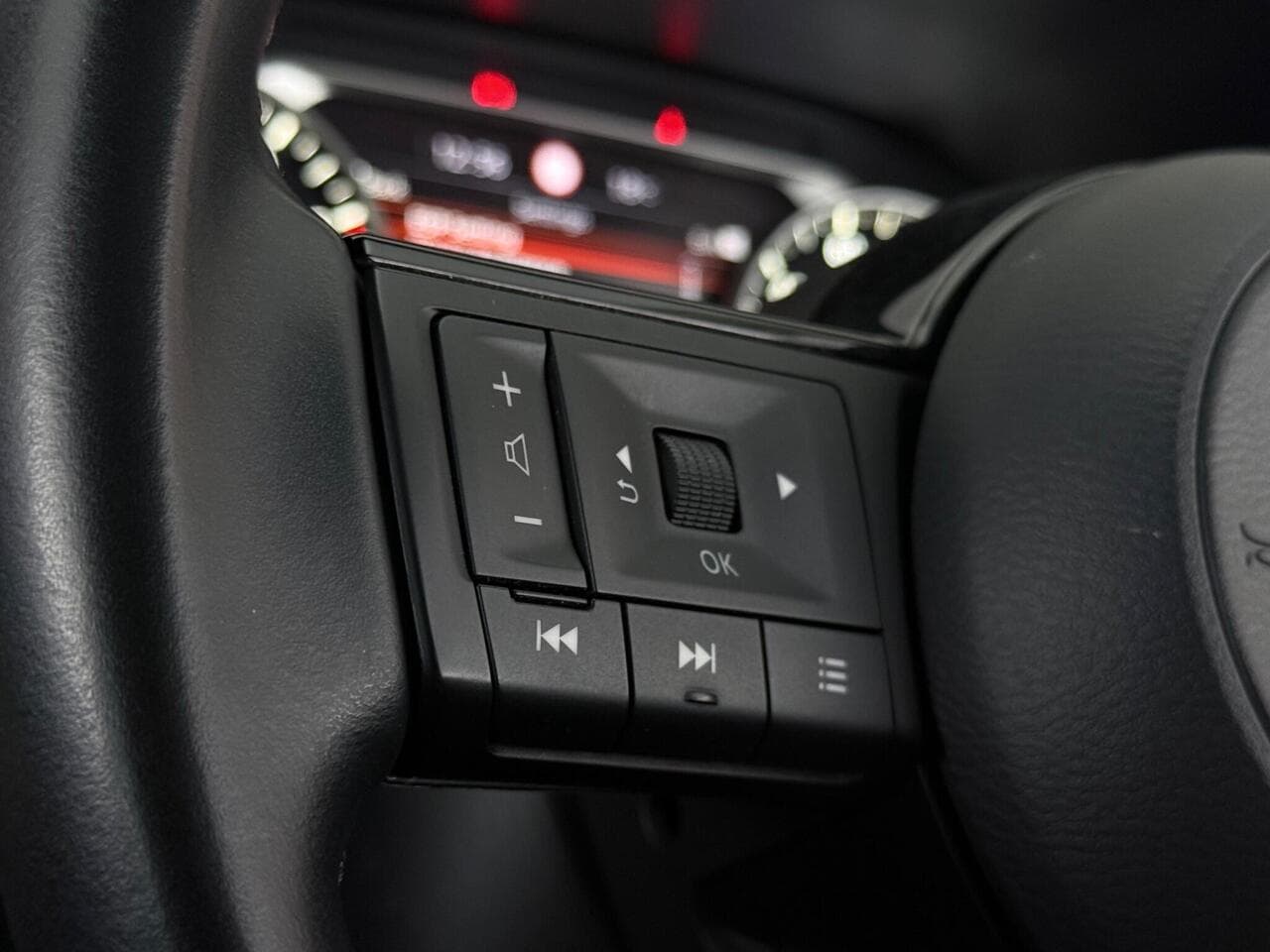 Nissan Qashqai thumbnail Misc Controls