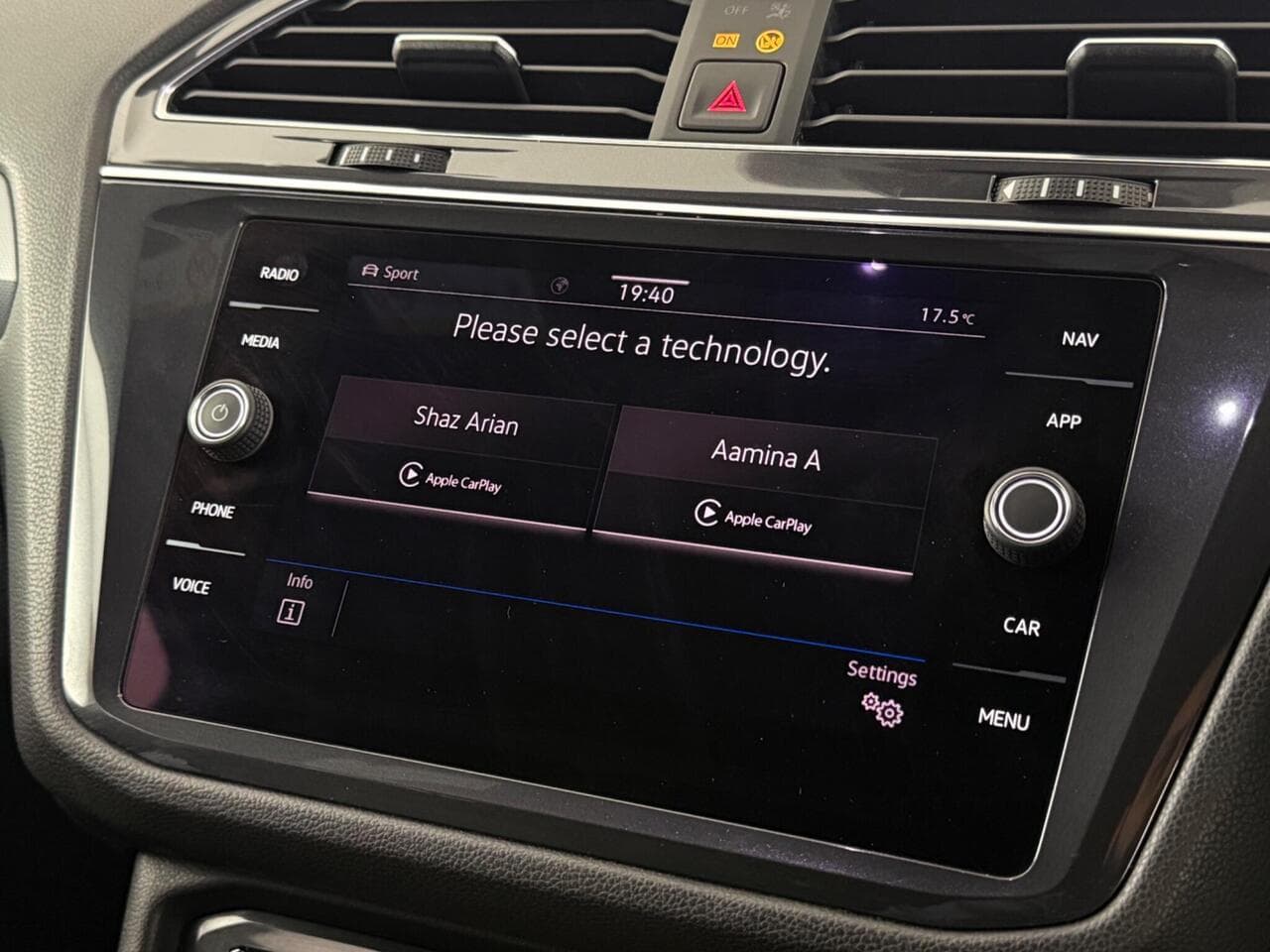 Volkswagen Tiguan Allspace thumbnail Infotainment System