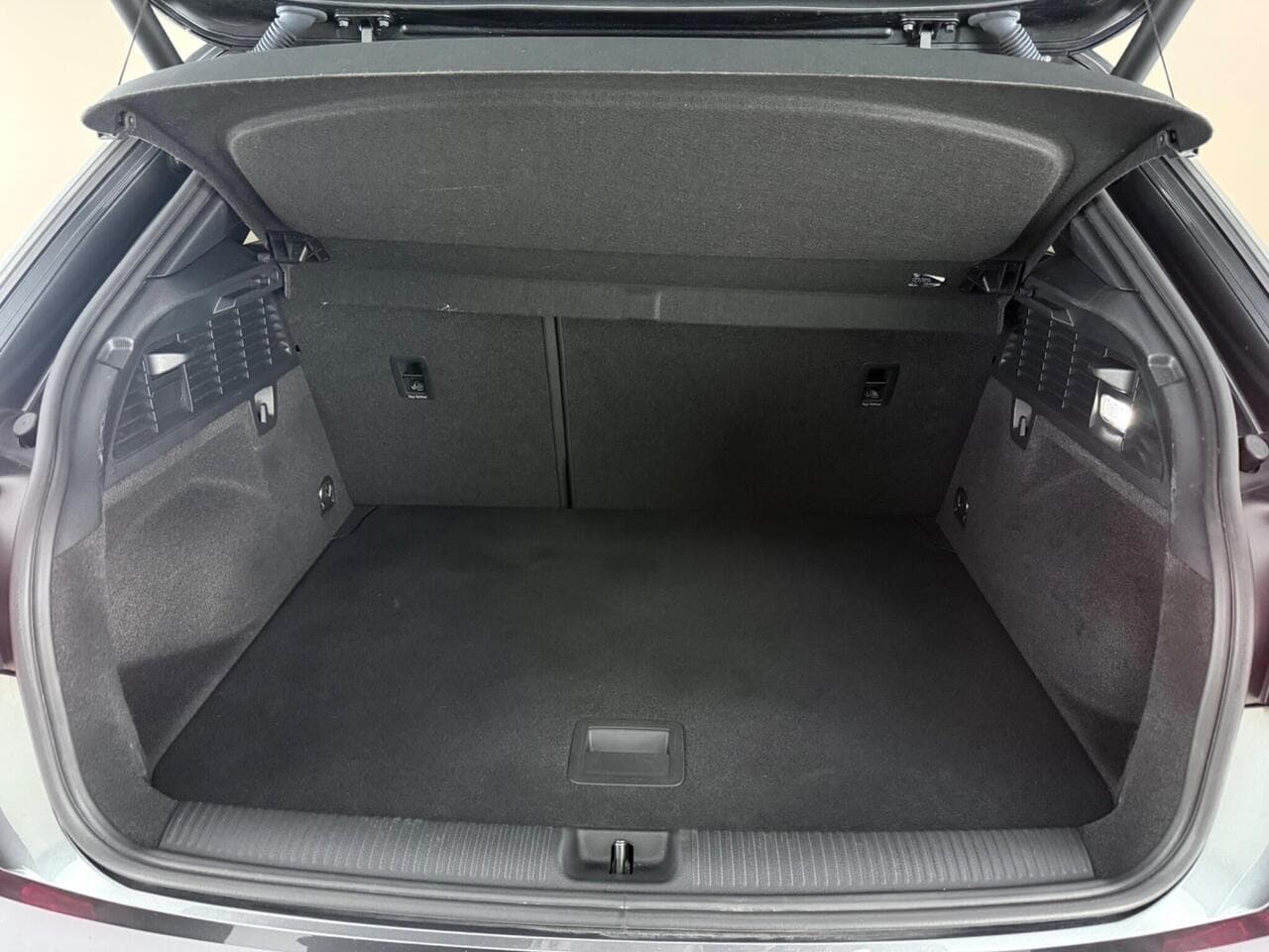 Audi Q2 thumbnail Boot