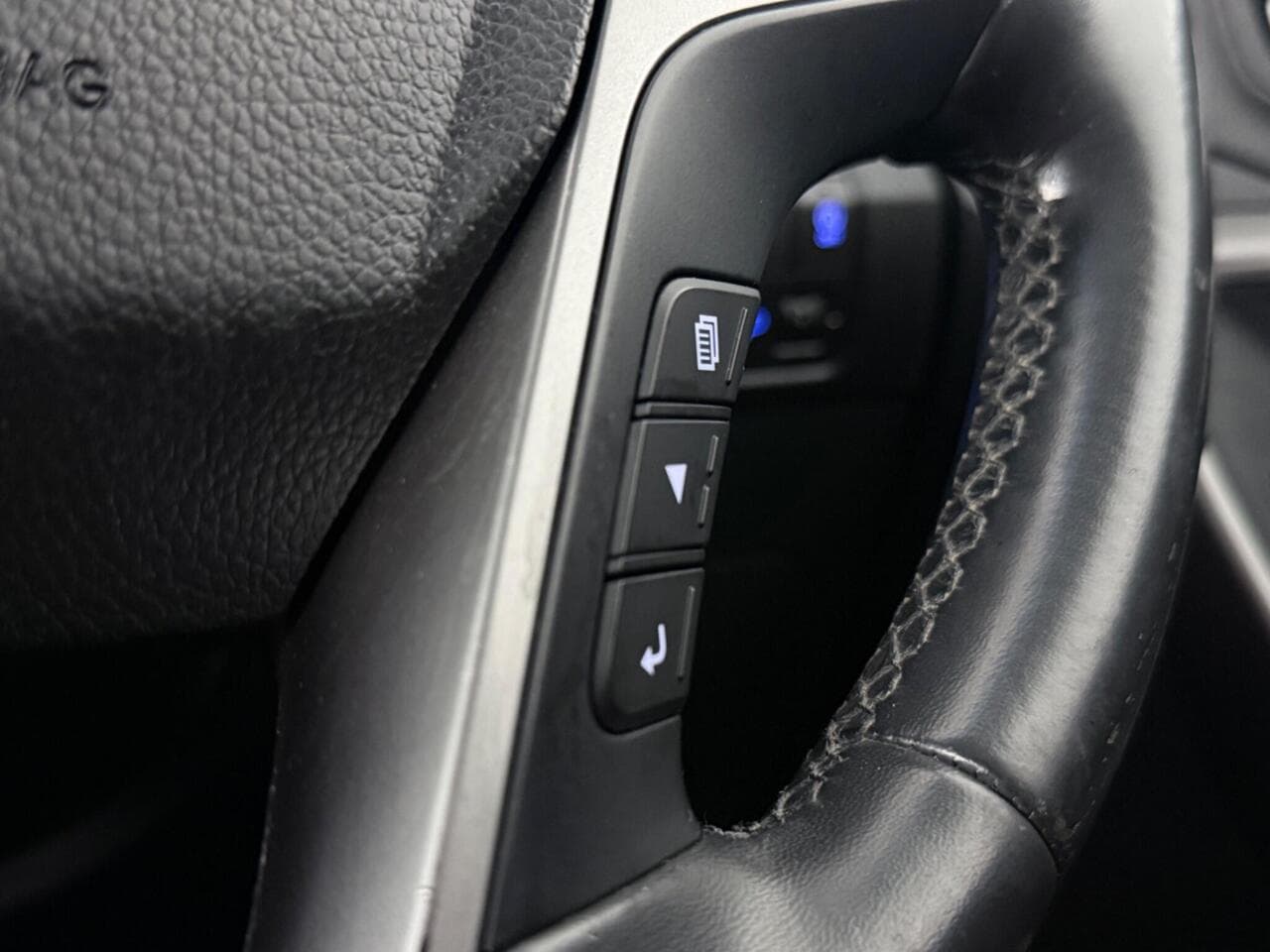 Hyundai Santa Fe thumbnail Misc Controls
