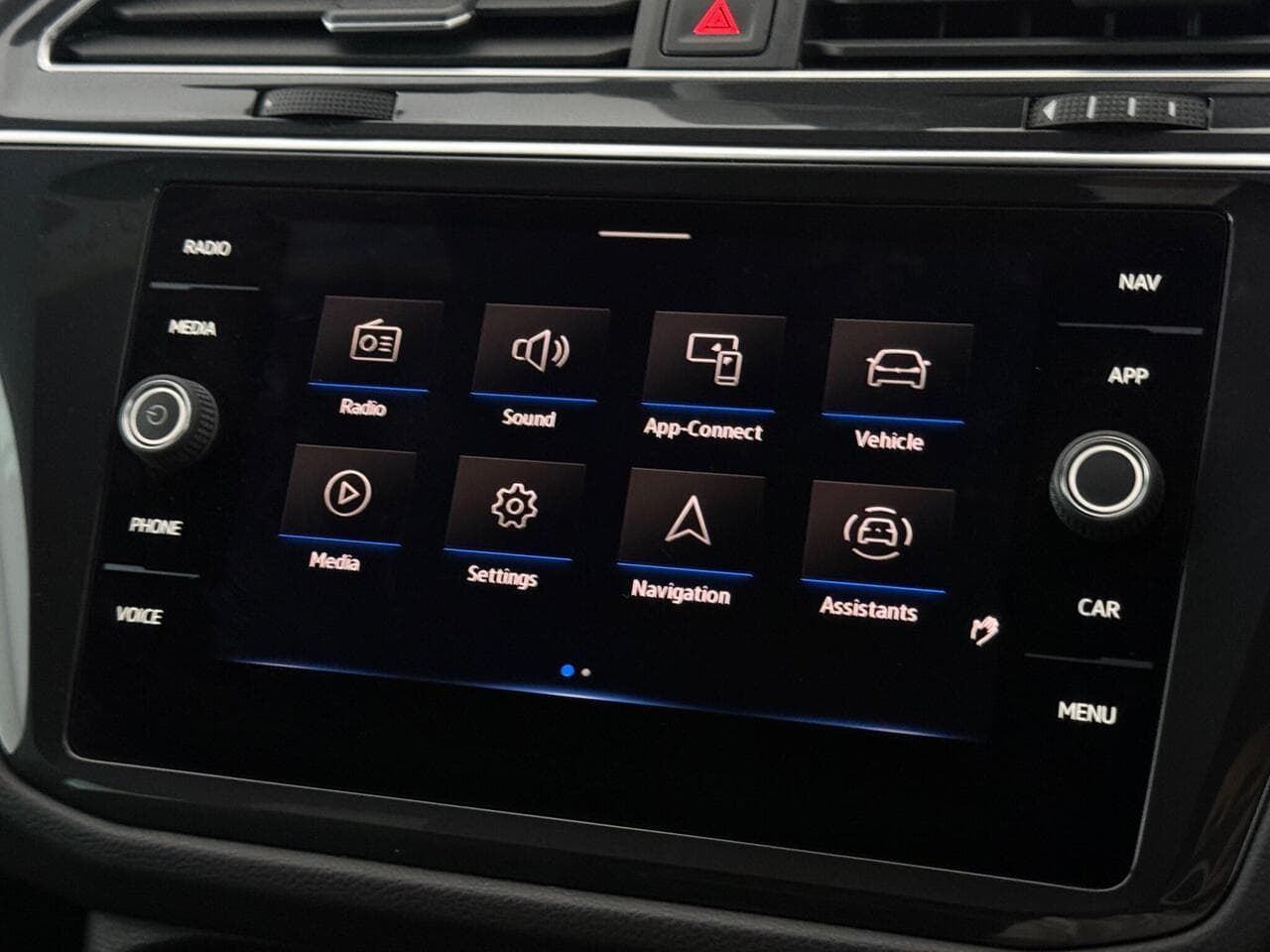 Volkswagen Tiguan thumbnail Infotainment System