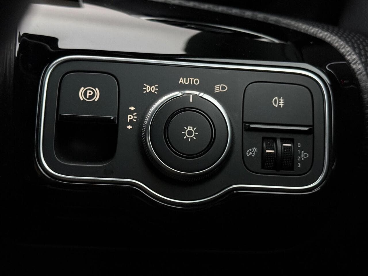 Mercedes-Benz A Class thumbnail Misc Controls