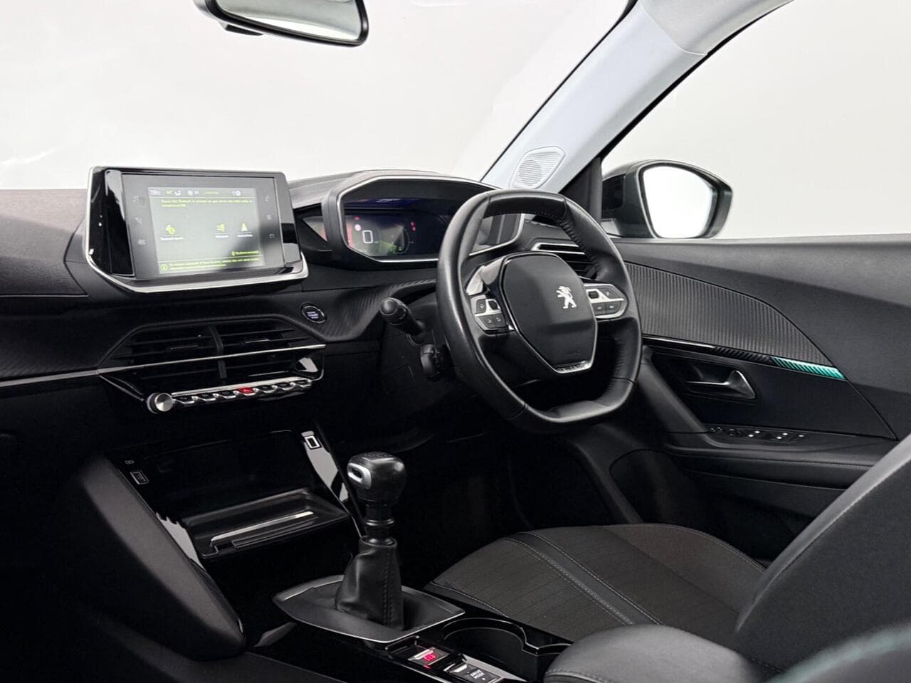 Peugeot 2008 thumbnail Interior Front