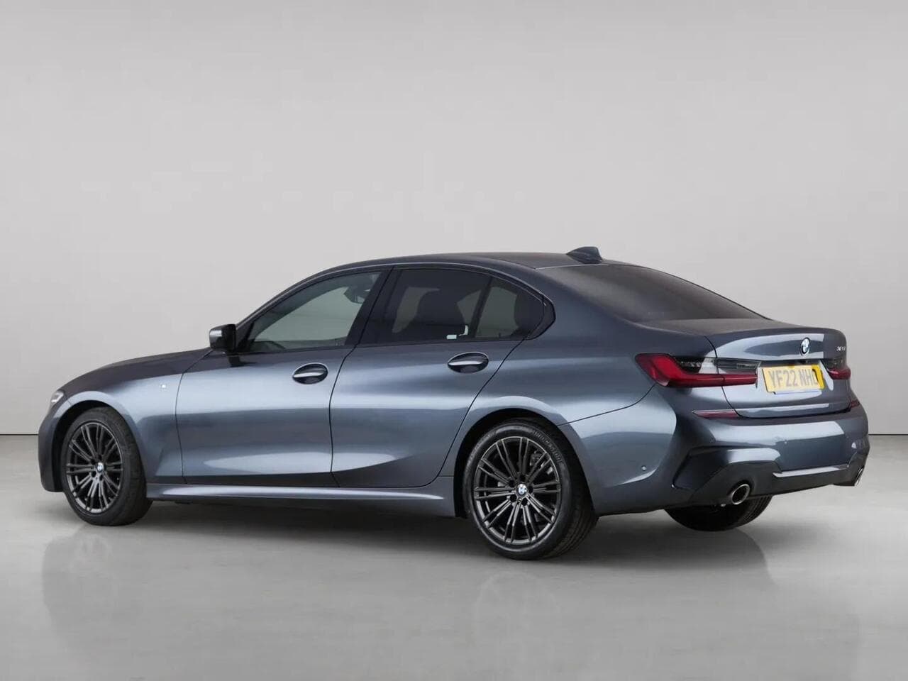 BMW 3 Series thumbnail Rear Left