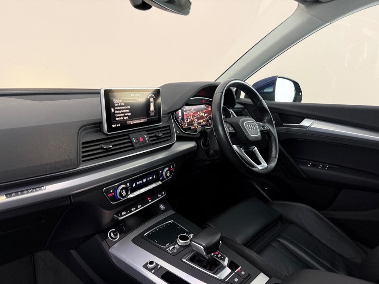 Audi Q5 thumbnail Interior Front