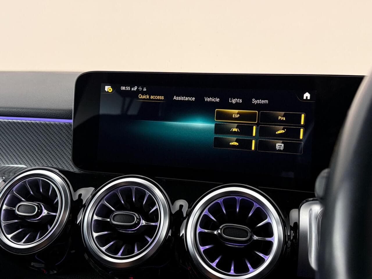 Mercedes-Benz GLB thumbnail Infotainment System