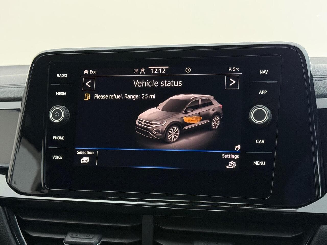 Volkswagen T-Roc thumbnail Infotainment System