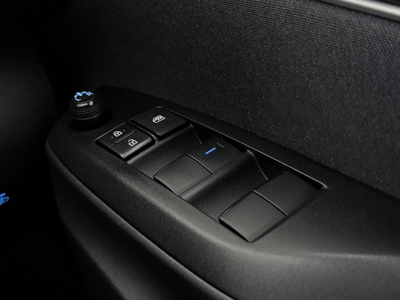Toyota Yaris Cross thumbnail Misc Controls