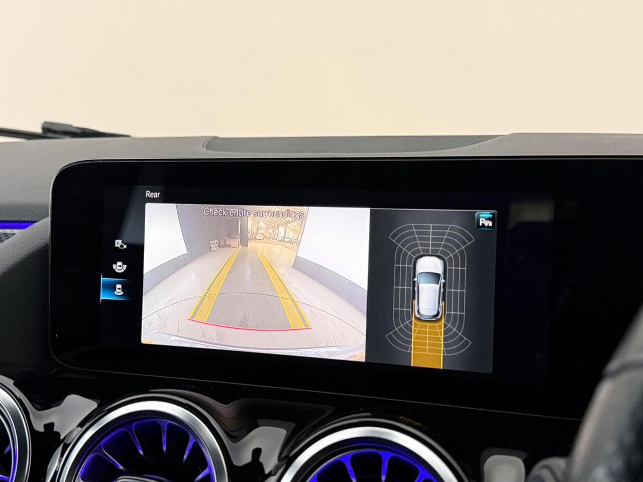 Mercedes-Benz GLA thumbnail Infotainment System