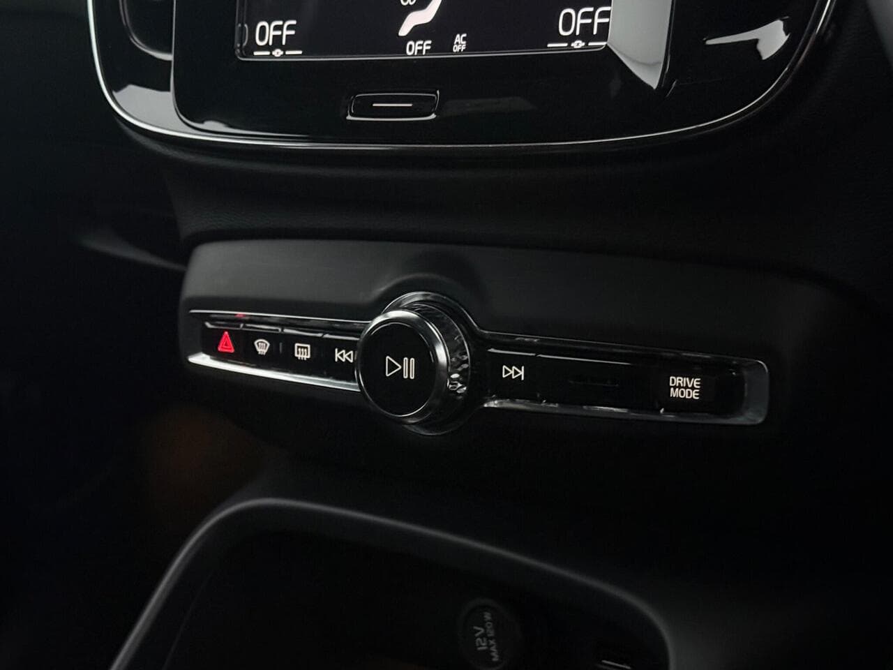 Volvo XC40 thumbnail Misc Controls