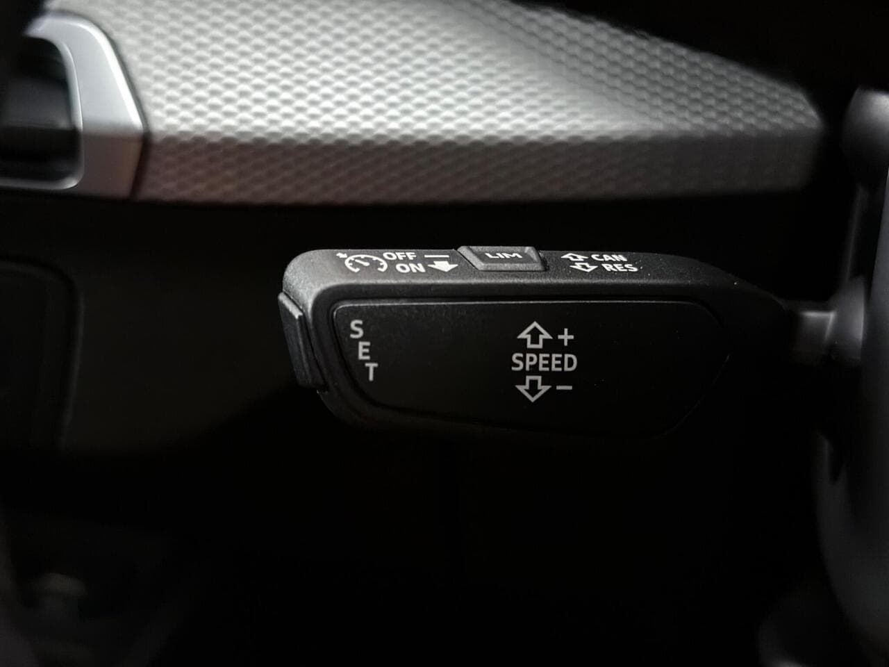 Audi Q2 thumbnail Misc Controls
