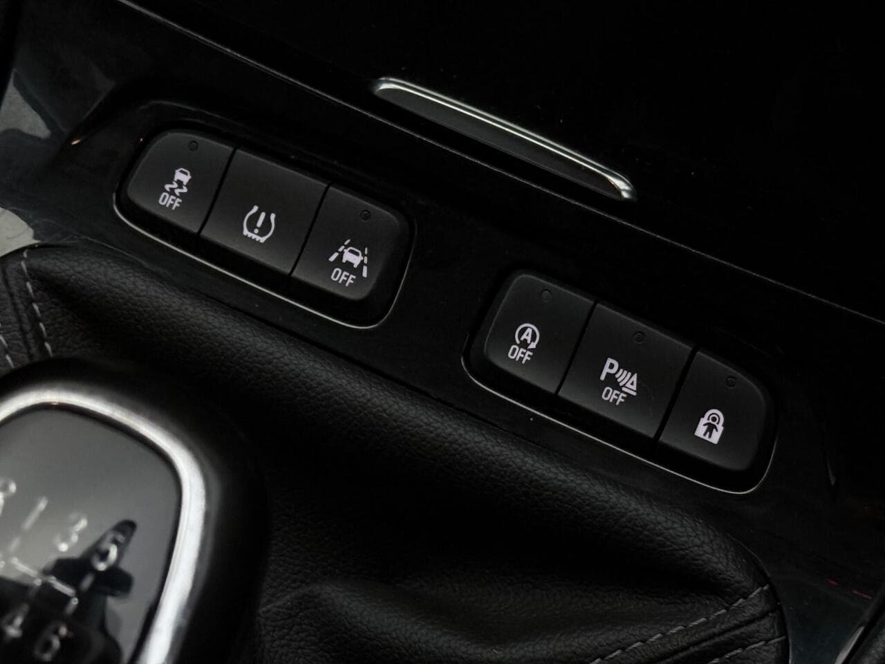 Vauxhall Grandland X thumbnail Misc Controls