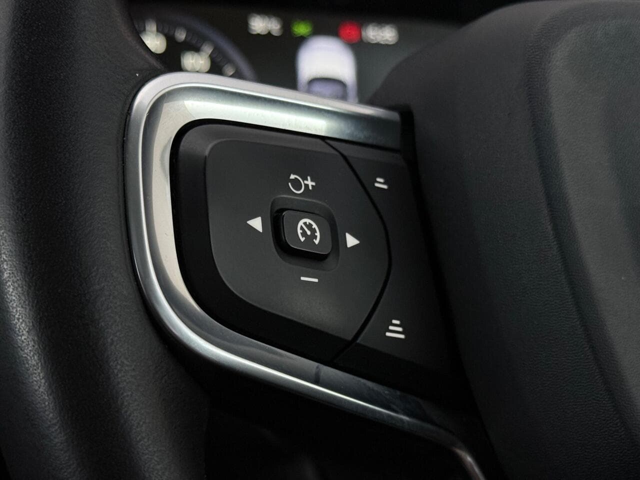 Volvo XC40 thumbnail Misc Controls
