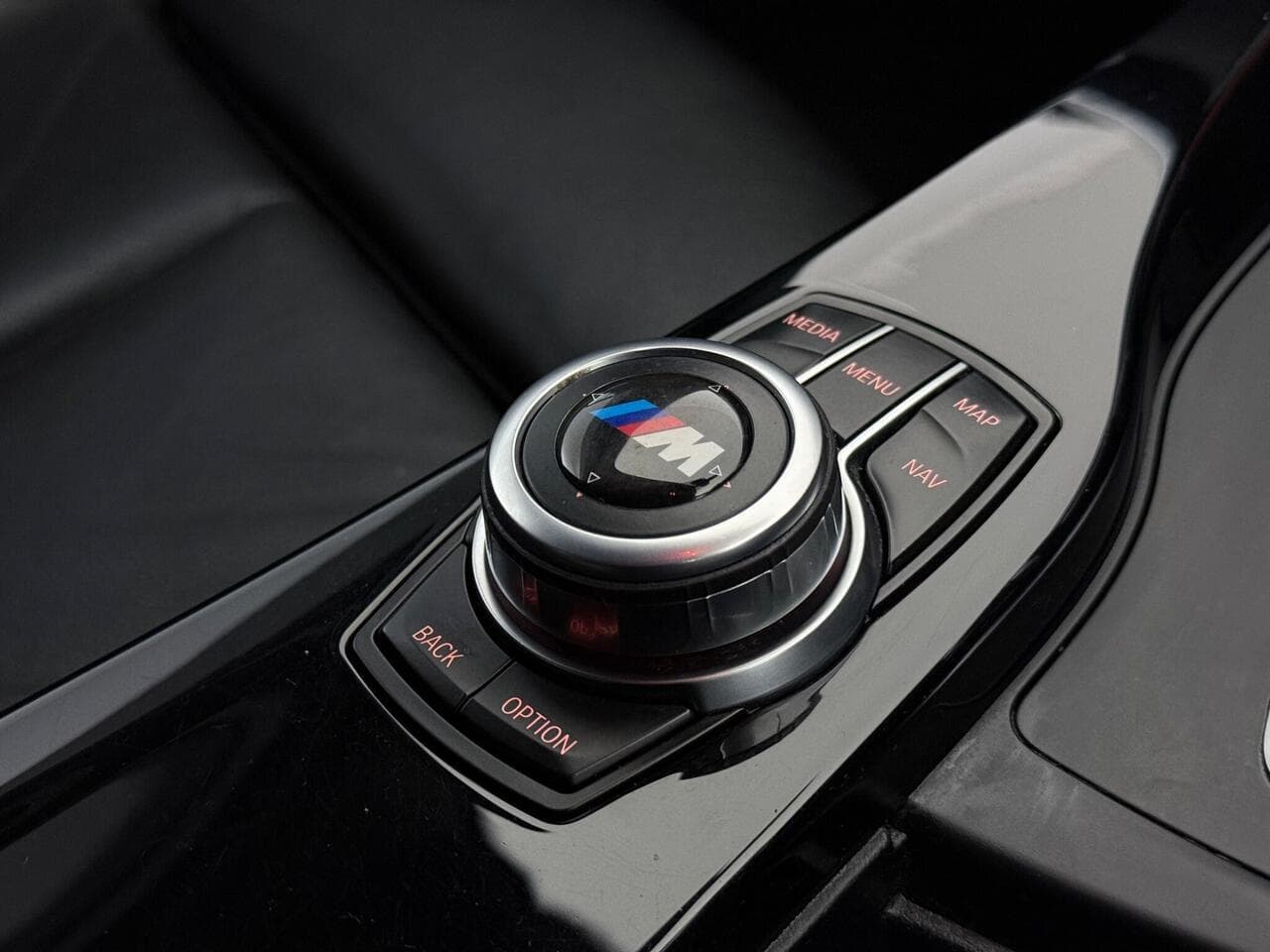 BMW 3 Series thumbnail Interior Front
